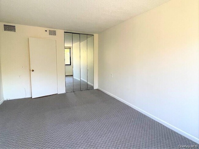 Building Photo - 25 Rockledge Ave