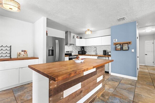 Building Photo - 10437 Cirimoya Ln