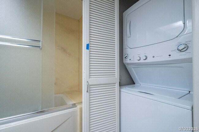 Building Photo - 2 bd, 2 ba Condo in Honoulu Park Place