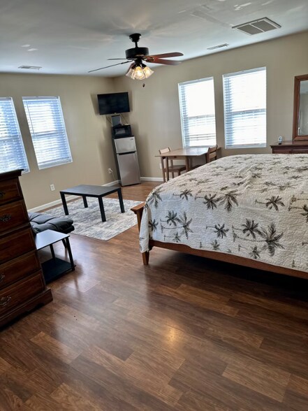 Building Photo - 1881 Livingston Chapel Rd