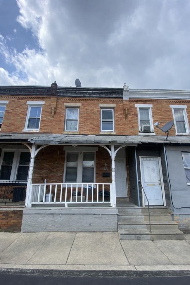 Building Photo - 3458 N Bodine St