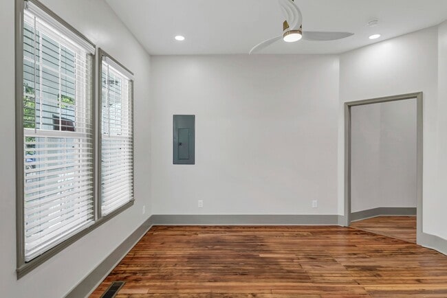 Building Photo - Pre-Leasing for the 26-27 School Year! - M...