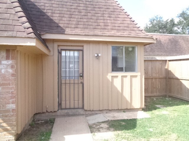 Building Photo - 5502 Deep Forest Dr