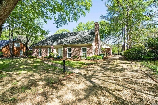 Building Photo - 2925 Fernway Dr