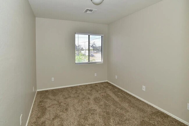 Building Photo - 506 E Townley Ave