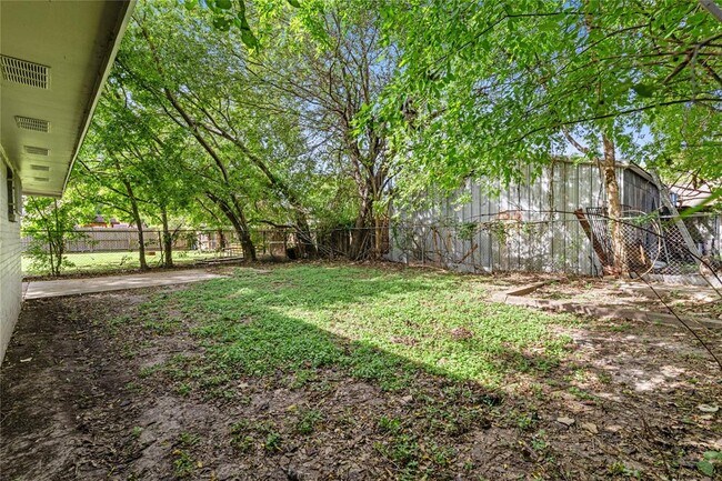 Building Photo - 4514 Oak Shadows Dr