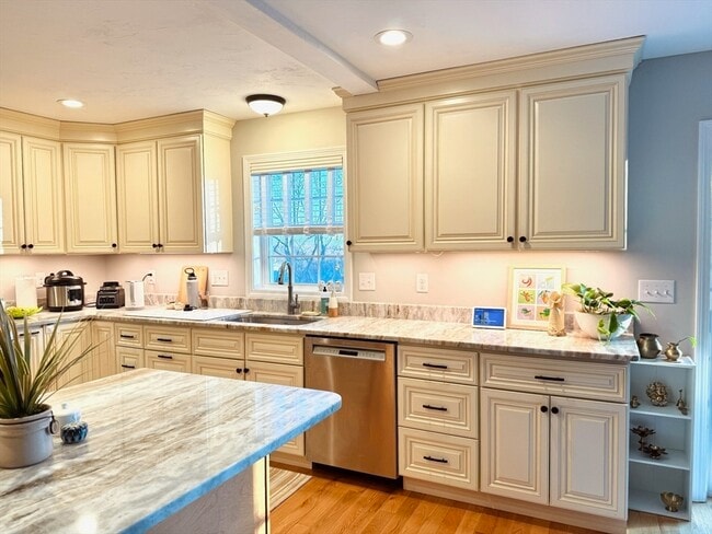 Building Photo - 8 Sourwood Cir