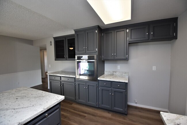 Building Photo - 67-67 Payne River Cir