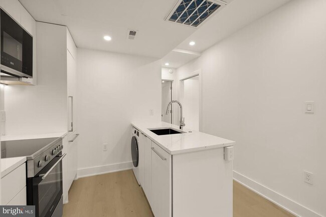 Building Photo - 2116 Kalorama Rd NW