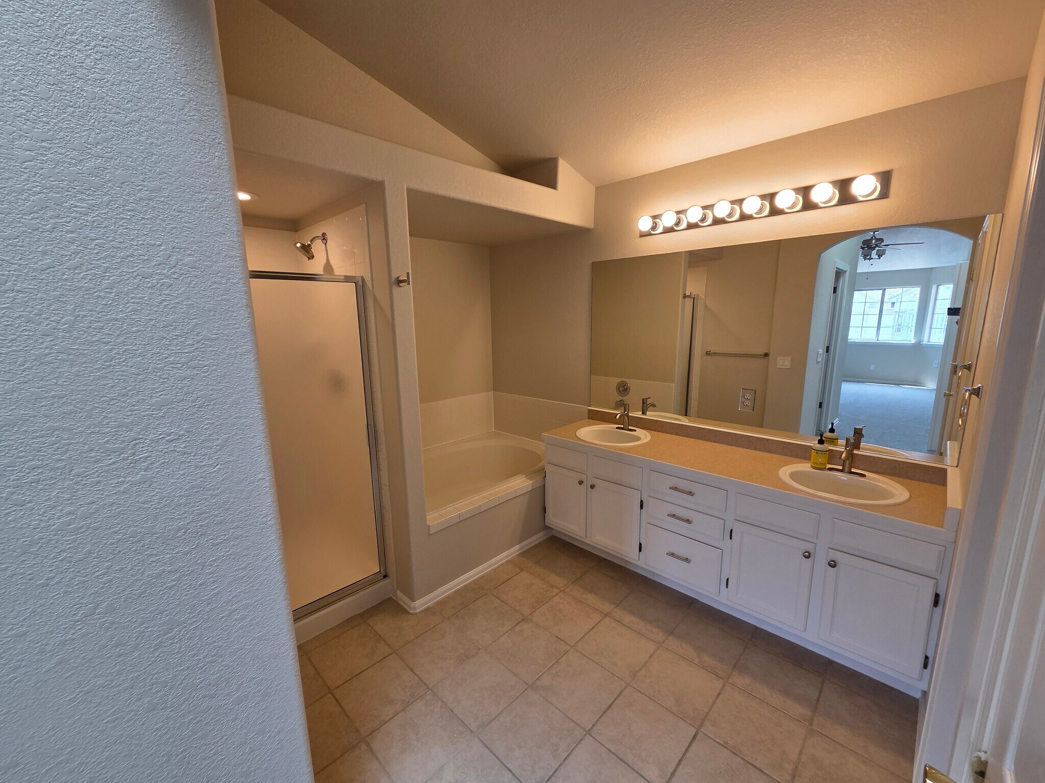 Master Bath - 3918 Leah Hts