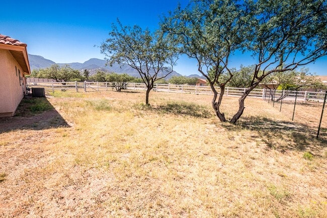Building Photo - Large Home in Quiet Area, 3 Bedroom, 2 Bat...