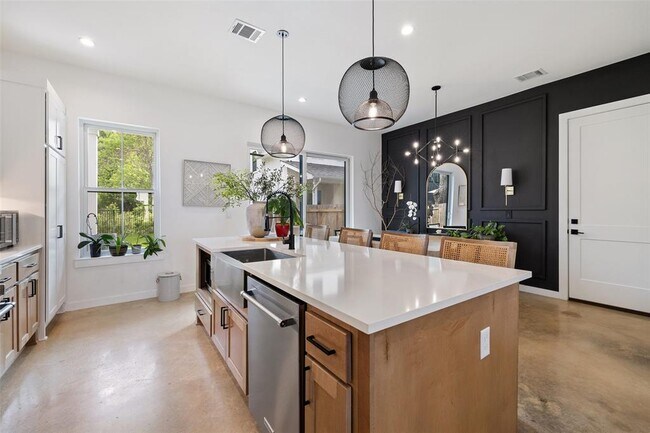 Building Photo - 5701 Tura Ln