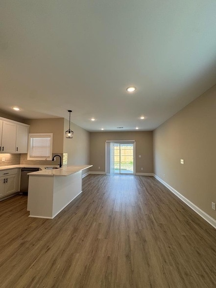 Building Photo - 305 Georgia St