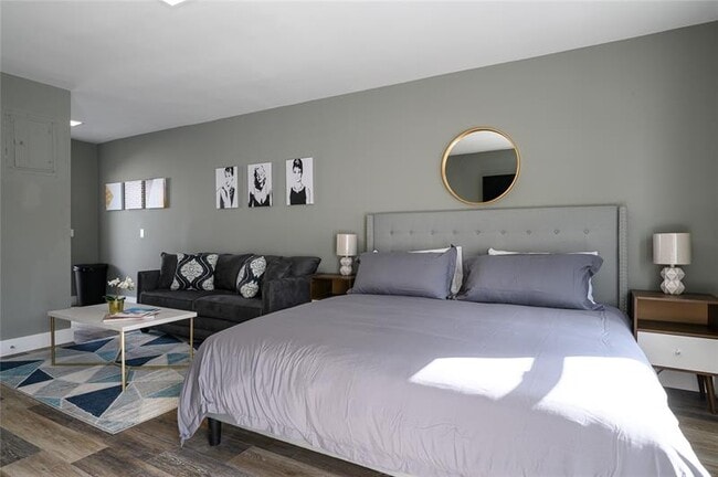 Building Photo - 1020 N Victoria Park Rd