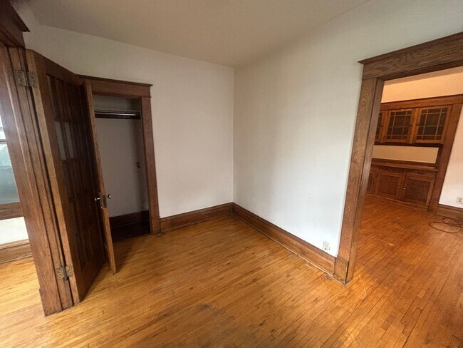 Building Photo - 702 Holly Ave