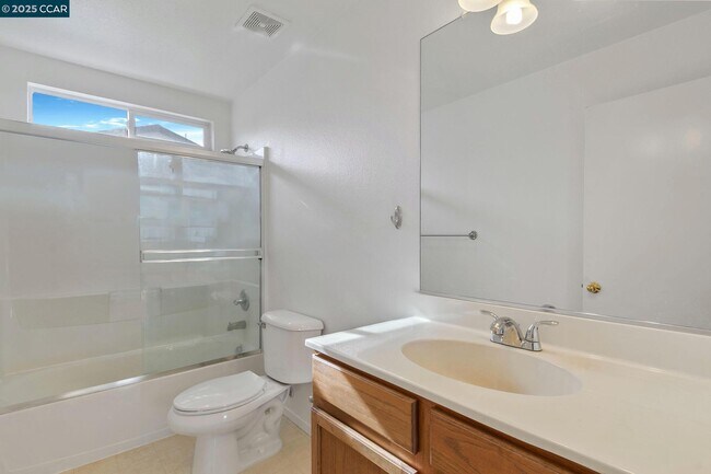 Building Photo - 3200 Puffin Cir