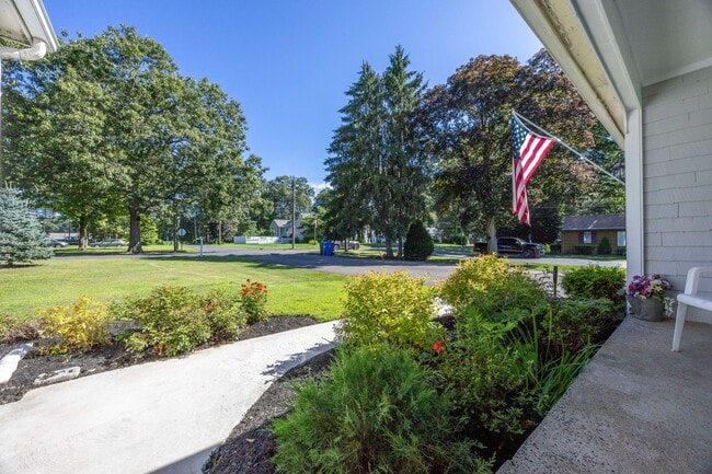 Building Photo - Charming 3-Bedroom Home in a Peaceful Neig...