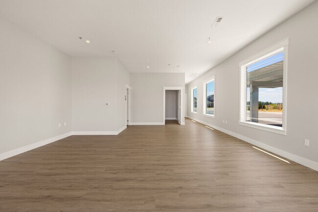 Building Photo - Stonecrest South Condominiums 101/201