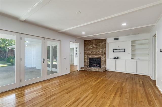 Building Photo - 6840 Carolyncrest Dr