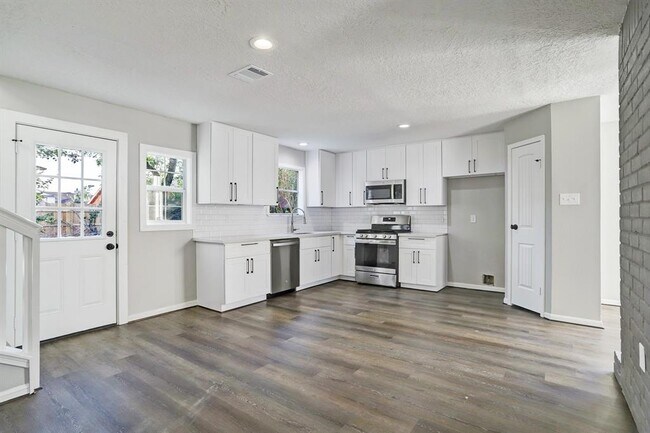 Building Photo - 15006 Elstree Dr