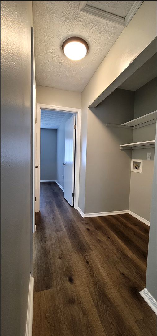 Building Photo - Beautiful 2 bedroom 1.5 bath Condo with at...