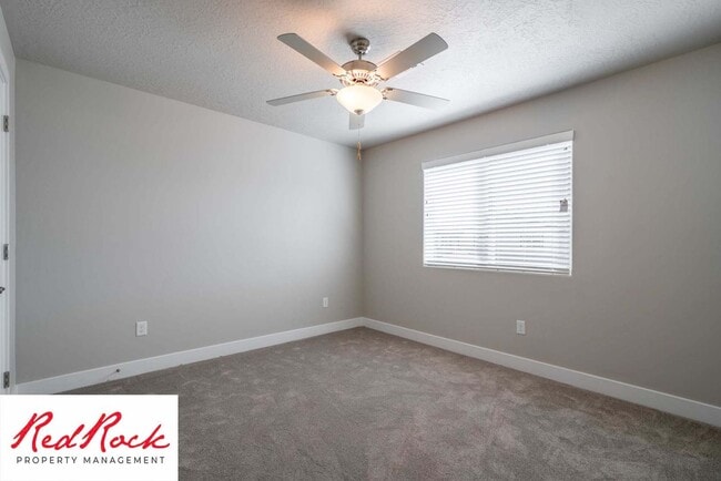 Building Photo - 3 Bedroom Hurricane Townhome With Scenic Views