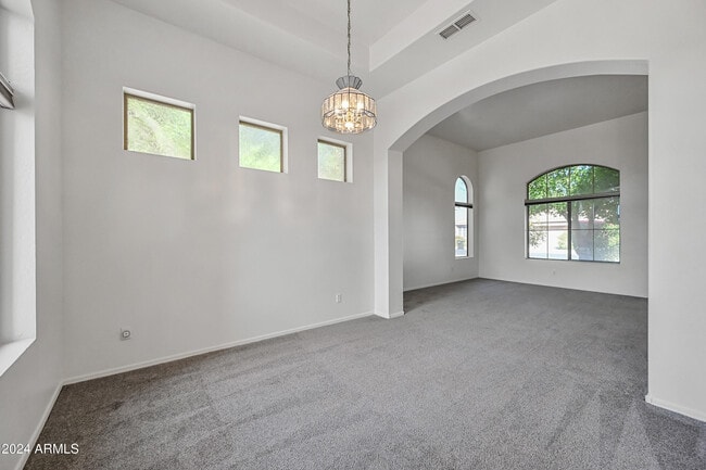 Building Photo - 4633 E Robin Ln