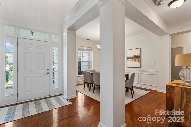 Building Photo - 2003 Red Carpet Ct