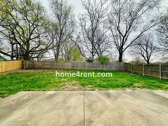 Building Photo - Spacious Four Bedroom Home in KCMO w/ Bran...