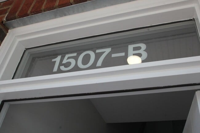 Building Photo - 1507 W Cary St