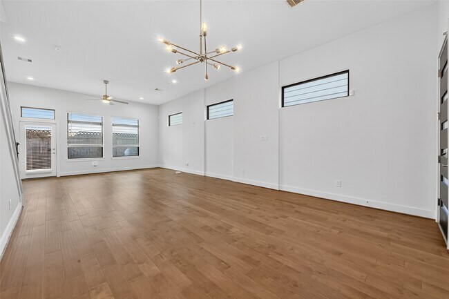 Building Photo - 4402 Schuler St