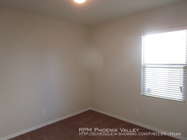 Building Photo - 24392 W Sheraton Ln