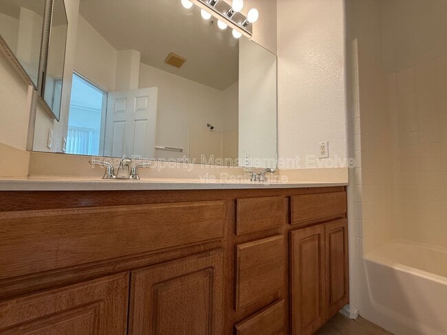 Building Photo - 1702 E Bell Rd