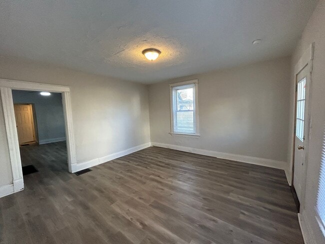 Building Photo - Newly Updated 3 bedroom 1.5 Bath in Cheviot