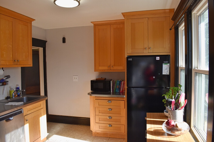 Building Photo - 1952 Pierce St NE