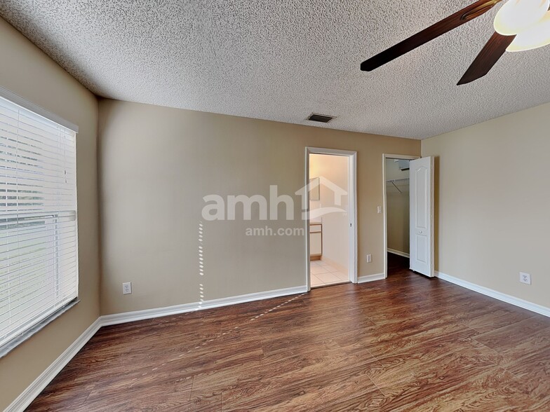 Building Photo - 632 Delmonico St NE