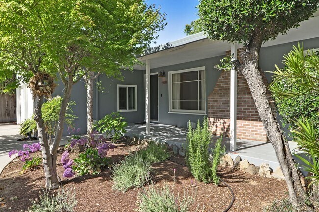 Building Photo - Los Altos 4-Bedroom with Fireplace, EV Hoo...