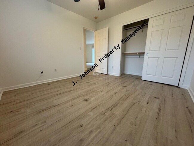 Building Photo - 2bed 2 bth located in Manteca