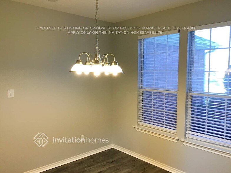 Building Photo - 8633 Fernhill Dr