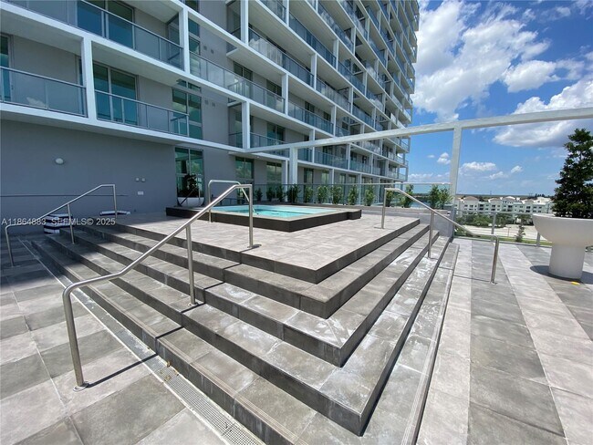 Building Photo - 2000 Metropica Wy