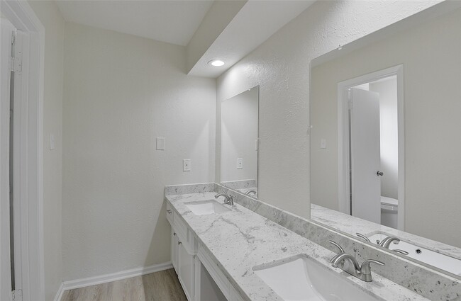 Building Photo - 122 S Diamondhead Blvd
