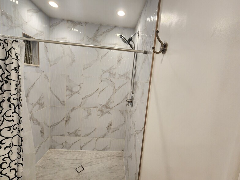 Building Photo - 5706 Willis Ave