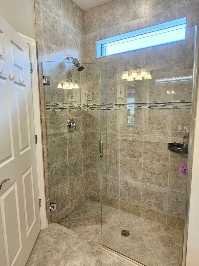 Building Photo - Annual Furnished 2 Bedroom 2 Bathroom with a Flex Room in Island Walk!