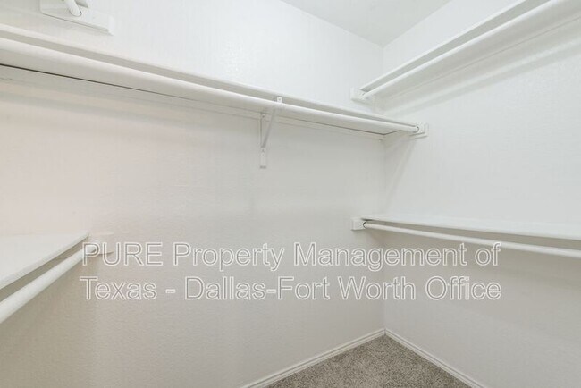 Building Photo - 3720 Garden Springs Dr