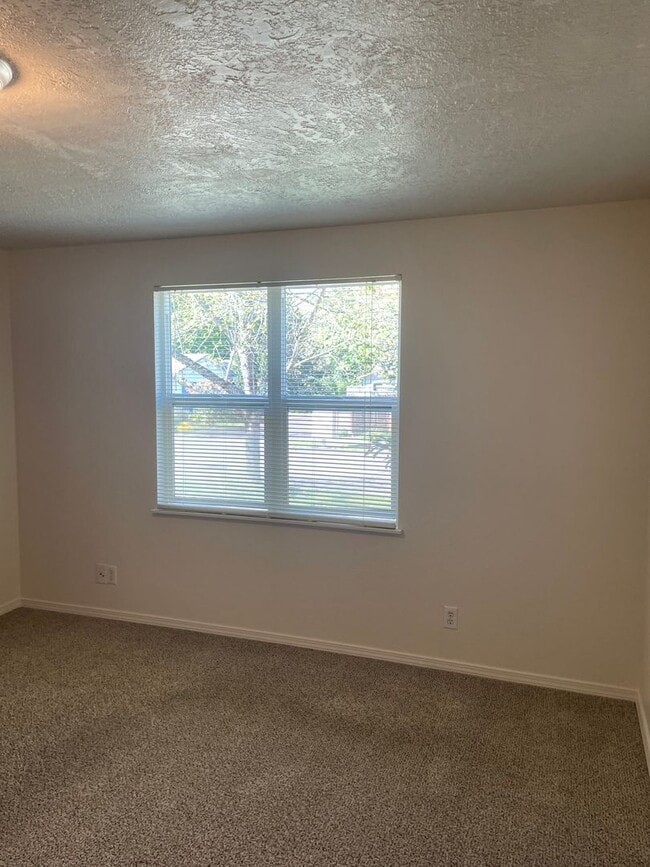 Building Photo - 3 bed 2 bath house in South Salem!