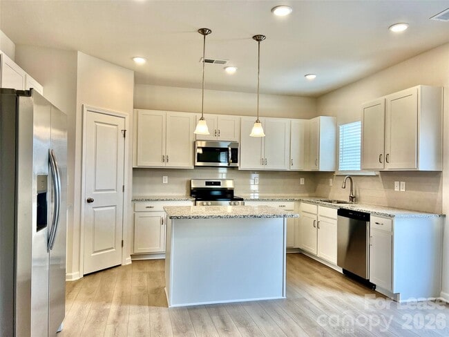 Building Photo - 1906 Gibb Xing