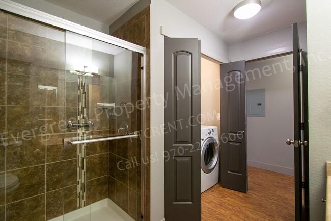 Building Photo - 2 bedroom, 2 bathroom condo in prime locat...