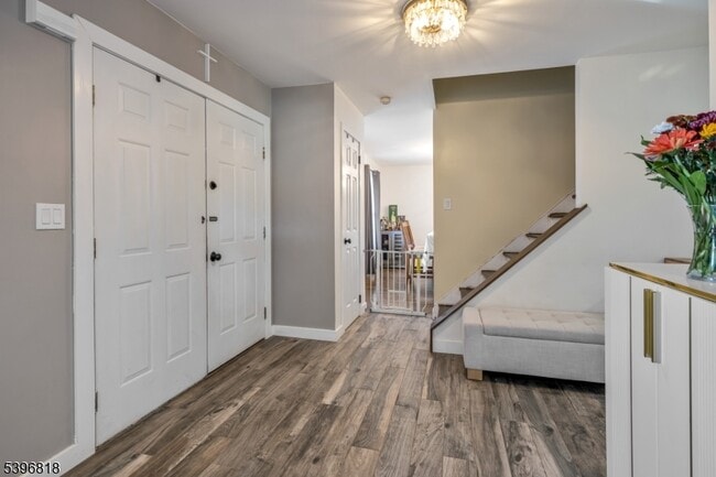 Building Photo - 18 Lisa Dr