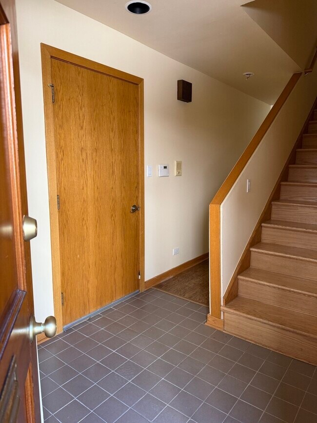 Building Photo - 429 S Oak Park Ave