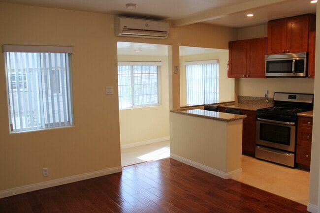 Building Photo - 125 Carr Dr